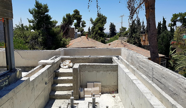 בניית בריכה על גג בירושלים