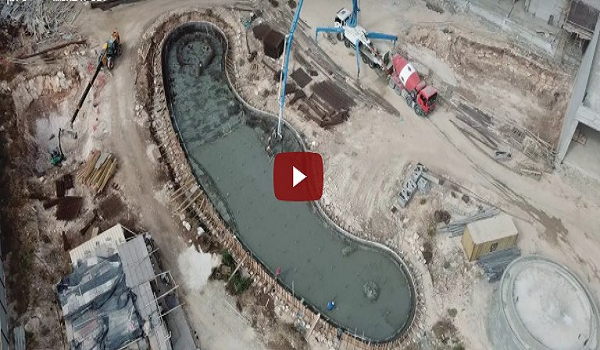 וידיאו: יציקת בריכת שחייה בפארק המים מודיעין